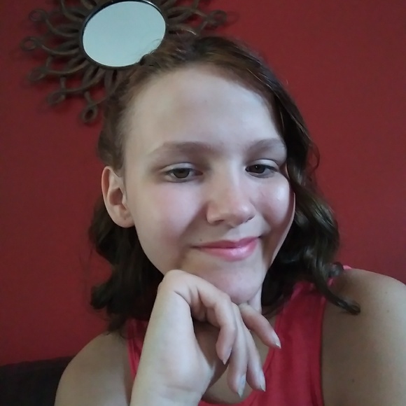 Meet your Posher, Haley - Picture 3 of 3